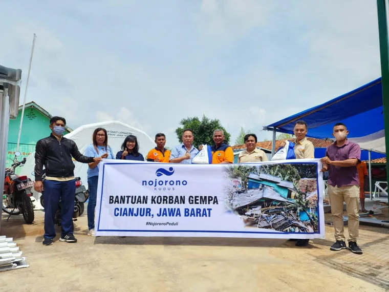 Penyaluran bantuan gempa Cianjur